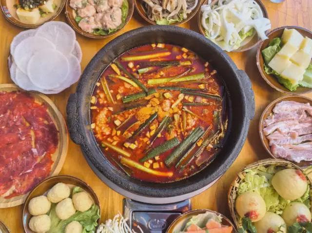 牛瘪火锅、虾酸火锅，还是你们贵州人吃火锅比较厉害