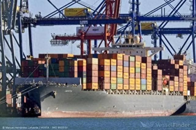 马士基紧急提升运力至450万TEU，仍难敌MSC扩张