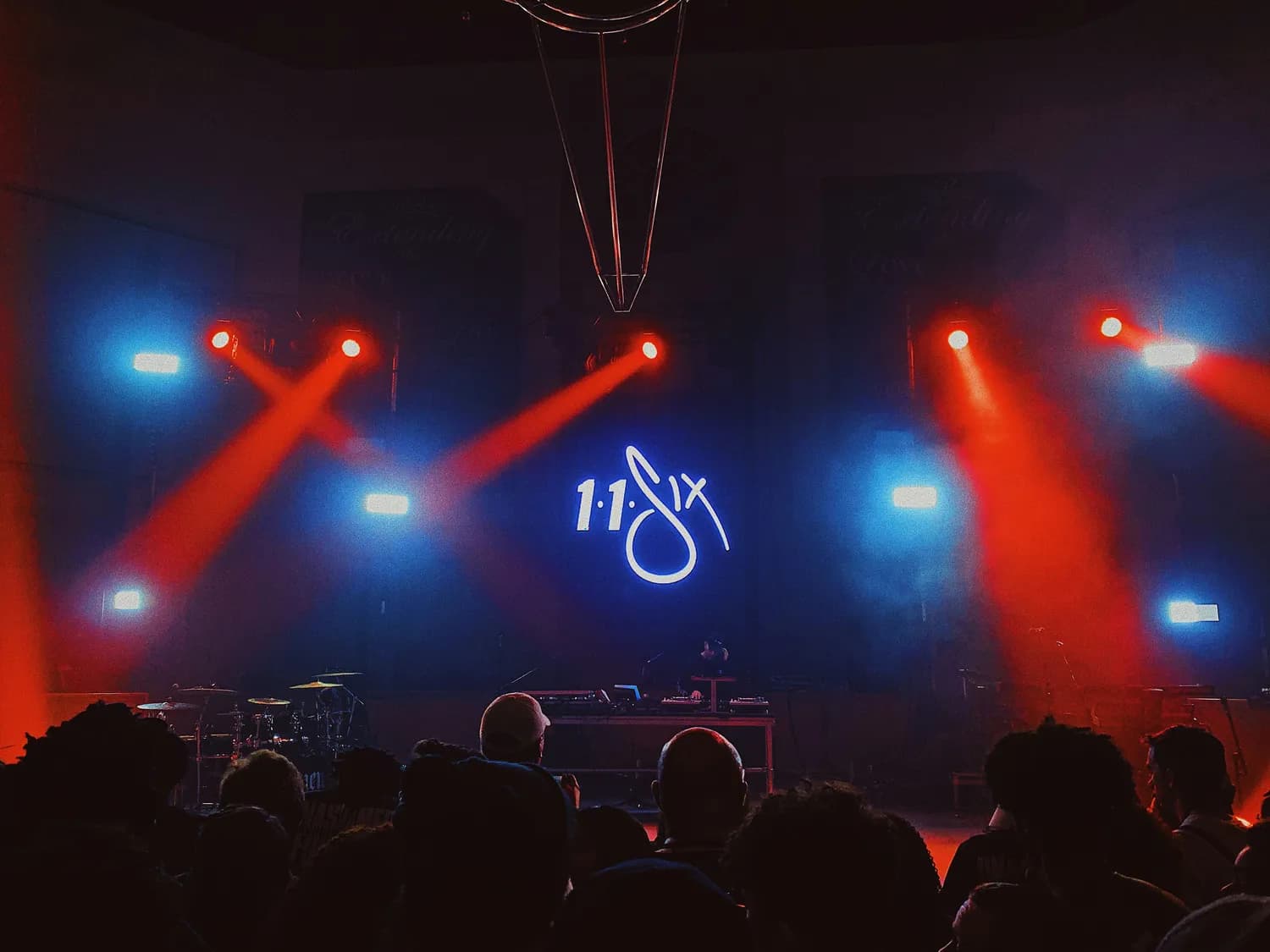 肖战音乐作品获白金认证，黑胶销量创华语新纪录