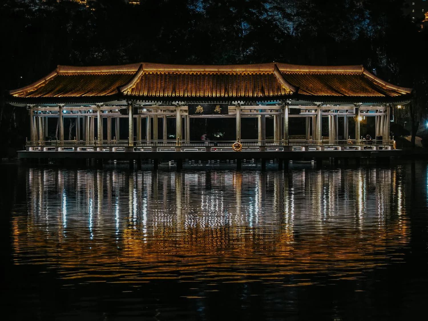 夜周庄打卡攻略：摄影技巧大揭秘