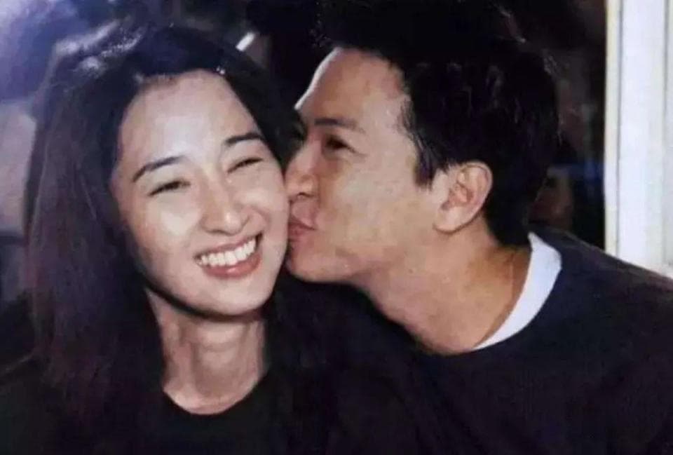 “一代女神”关咏荷：嫁给张家辉生下一女，如今60岁依然美丽