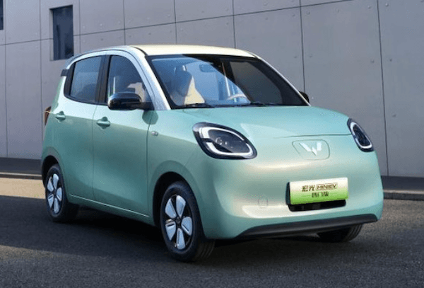 五菱宏光MINI EV推出四门版，智己主力车型迎来改款