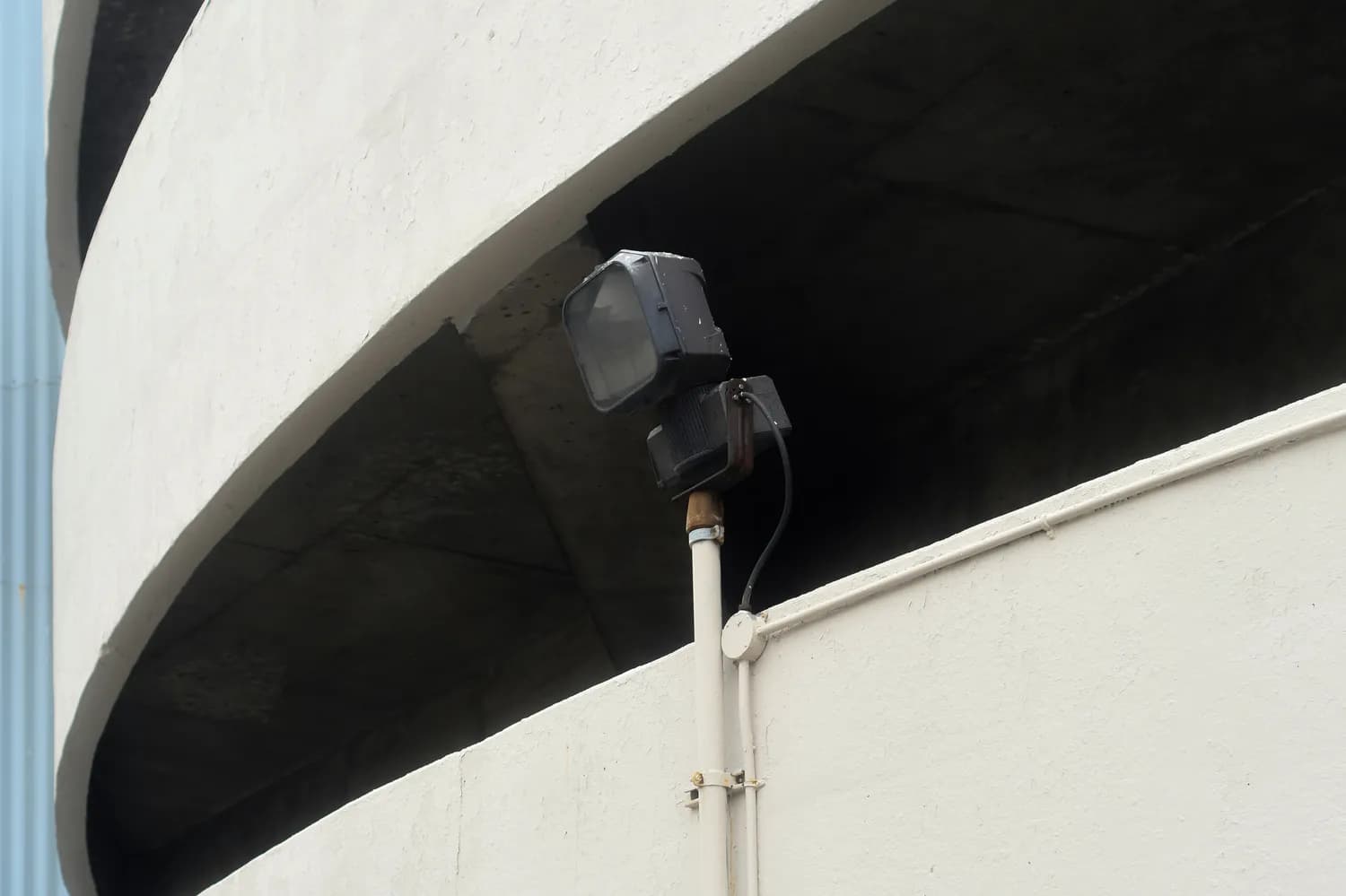雨雾天如何防止防爆红外摄像机镜头起雾？