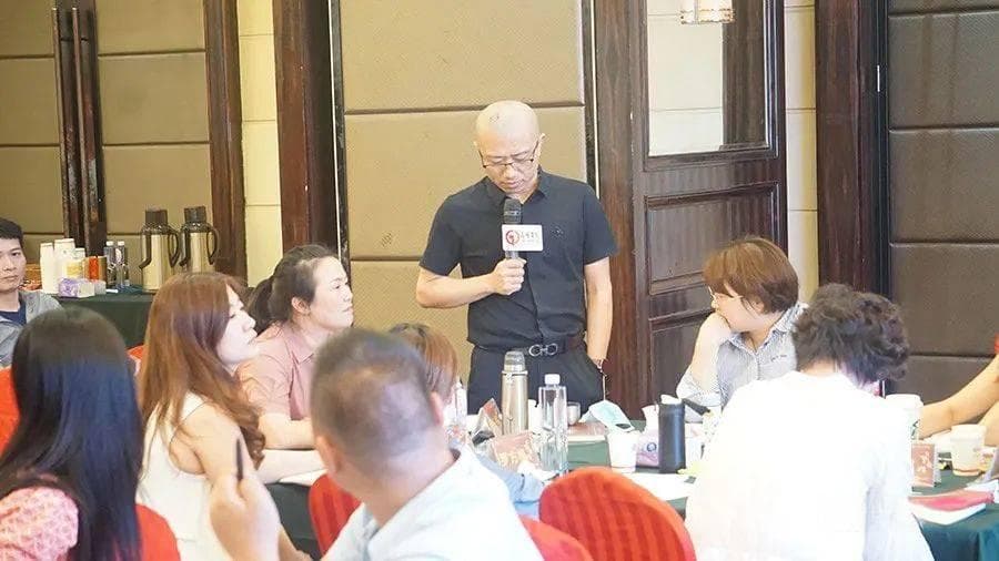 经济衰退风险加剧，如何优化资金流动和现金流管理，确保企业生存？