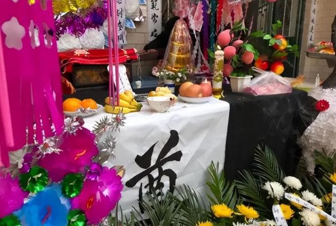传统丧葬禁忌：寿衣选什么材质？为什么亲人的眼泪不能滴到去世人身上