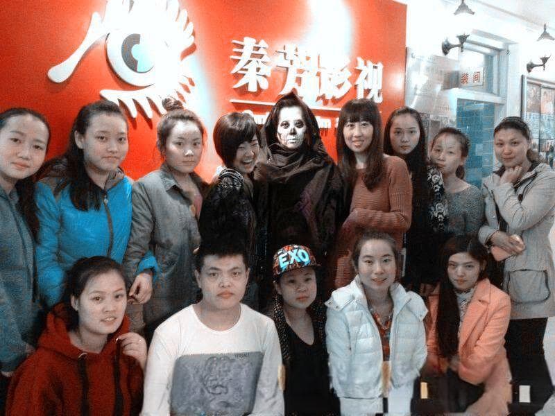 化妆师的职业发展路径有哪些