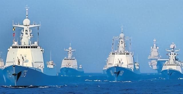 64艘驱逐舰，三艘航母，5艘075两栖舰，2025年中国海军实力一览