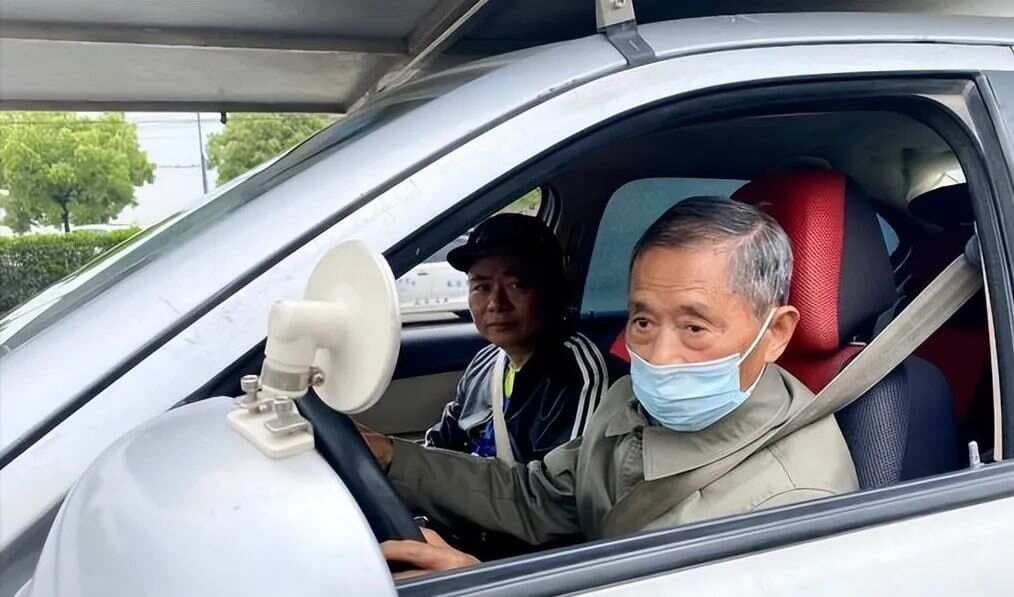 60周岁以上的驾驶人要注意！交警提醒：不能随便开车，注意这5点