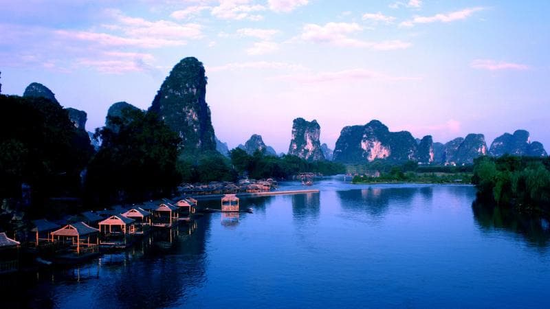 山水画卷：桂林阳朔的自然之旅