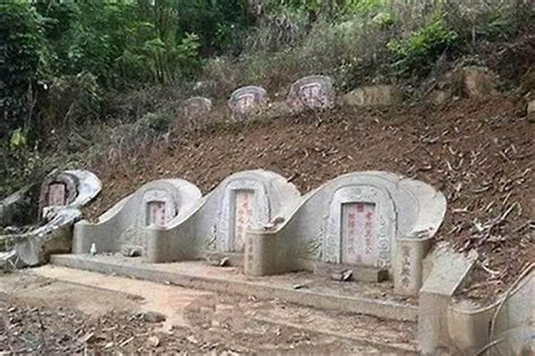 探索风水之道：如何判断新坟的风水好坏？