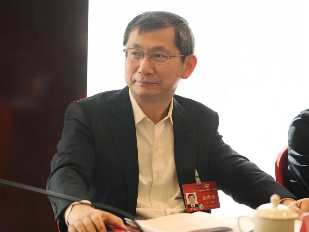 王煜委员：机场应靠近经济中心，建议优化流程提升效率