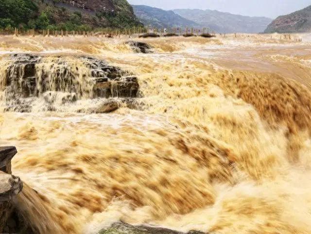 每秒最大能喷射1万吨水的巨型瀑布！山西黄河壶口瀑布旅游攻略
