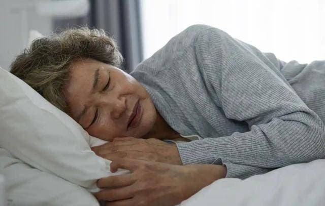 睡眠影响寿命？研究发现：爱睡懒觉、午休长的人，可能更长寿
