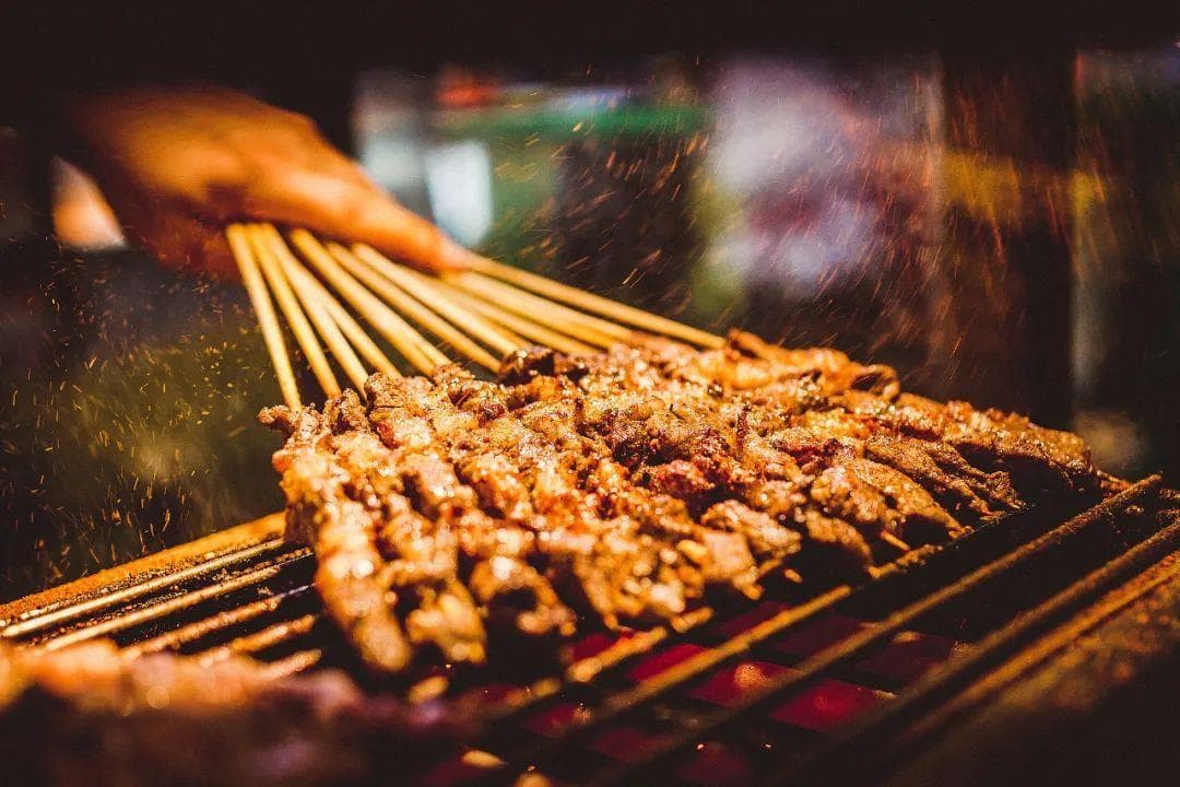 “睡前吃宵夜”和“饿肚子睡觉”，哪个危害更大？