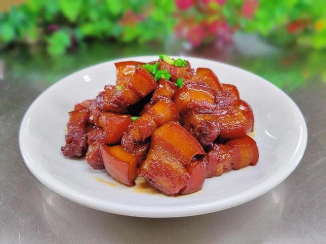 大酒店的秘制红烧肉做法：不焯水不过油，全家爱吃
