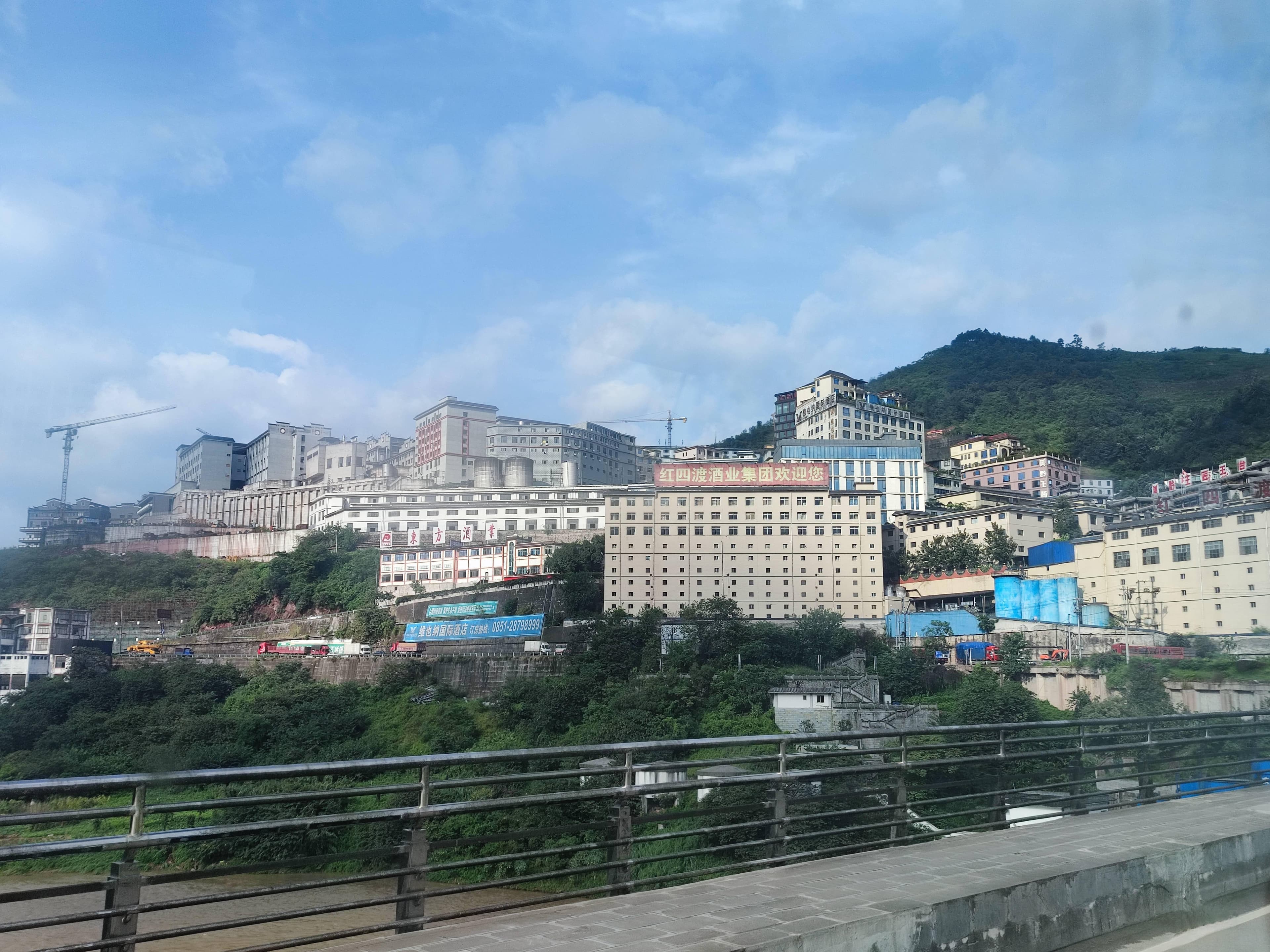 茅台镇酒厂大洗牌：三年清退632家，优质产能加速扩张
