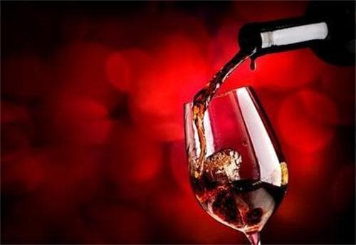 喝红酒和喝啤酒哪个更不伤身体？