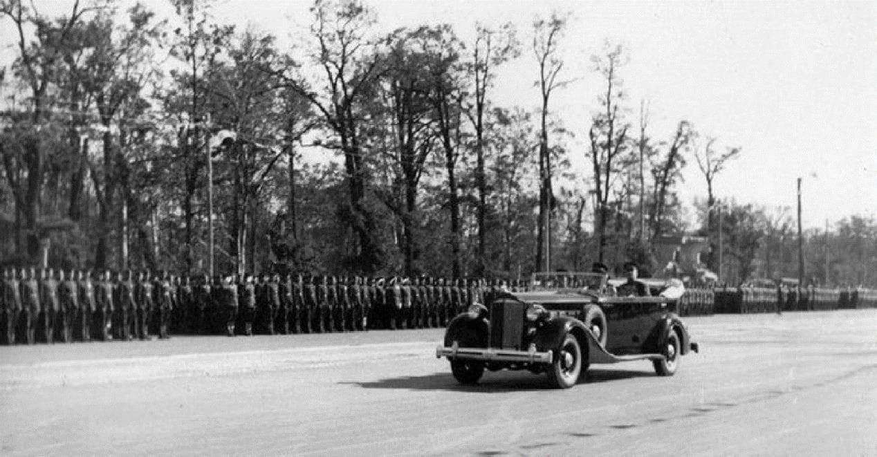 1945年柏林胜利阅兵：苏联IS-3坦克震撼亮相