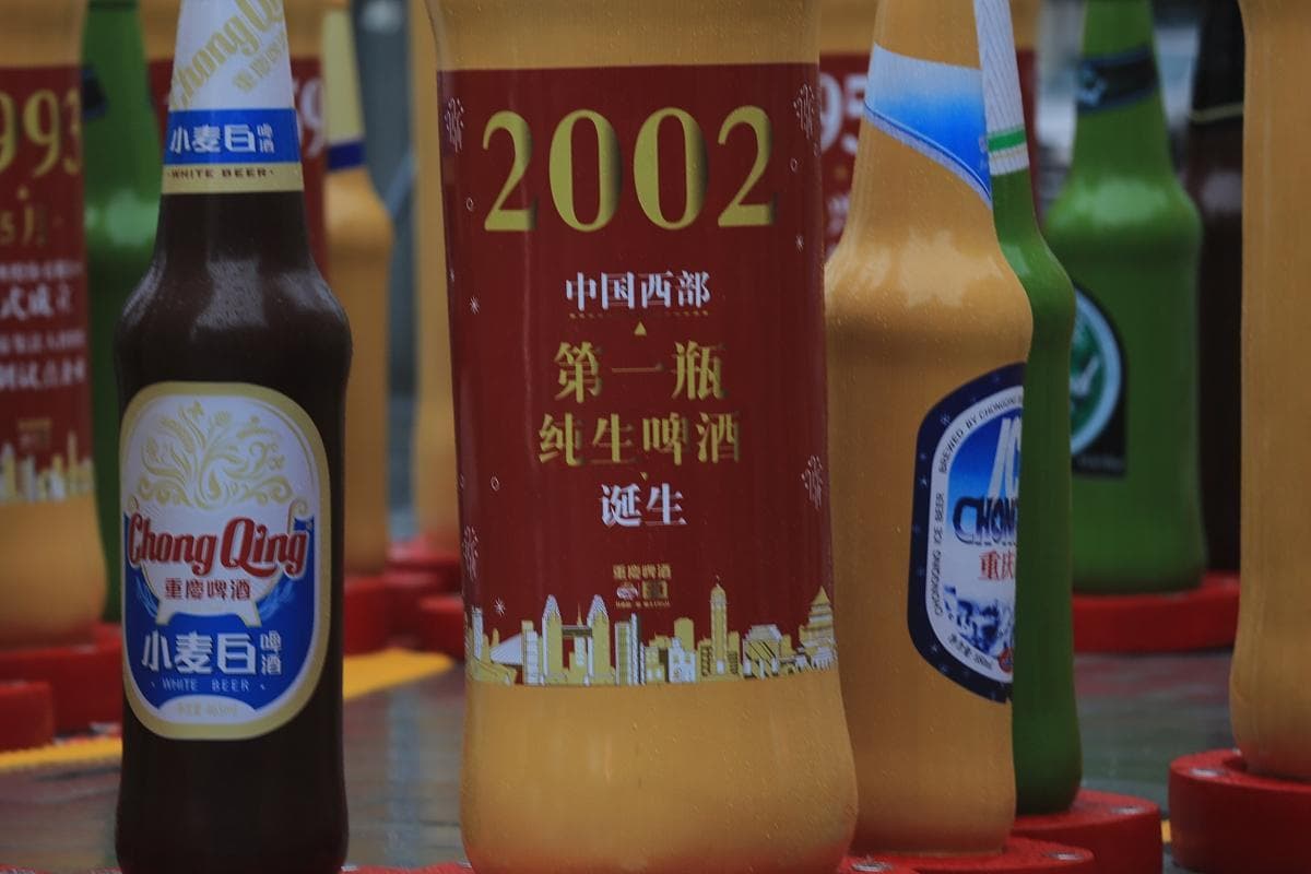 王祖贤：从银幕女神到佛教信徒，她的修行之路引发深思