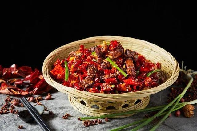 唐山十大硬菜：从烤鸭到酸菜鱼，品味唐山美食文化