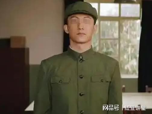 87年,我带着父亲当兵的照片入伍,谁知女首长看到照片后差点晕过去