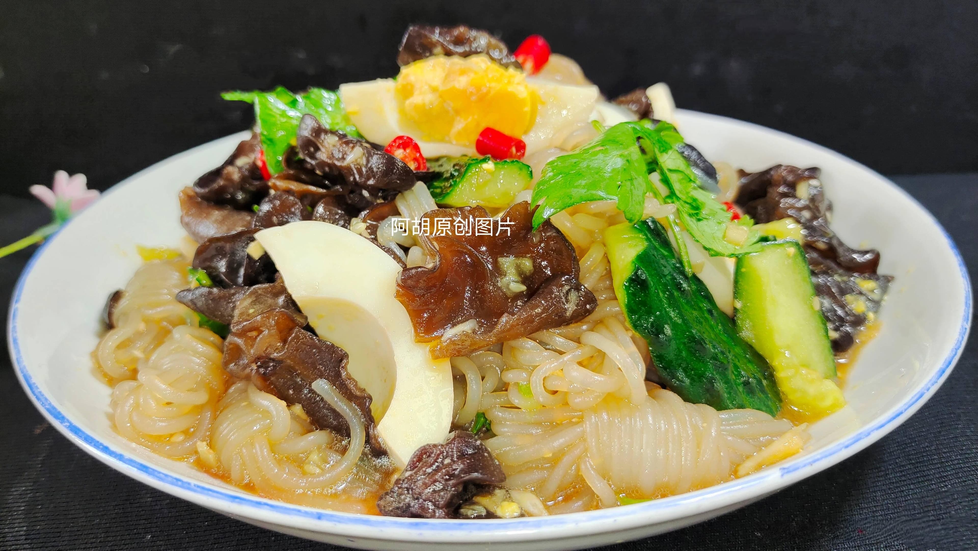 木耳和它天生一对！吃出一份“滑肠好菜”，营养高纤维又饱腹，清凉爽口不怕胖