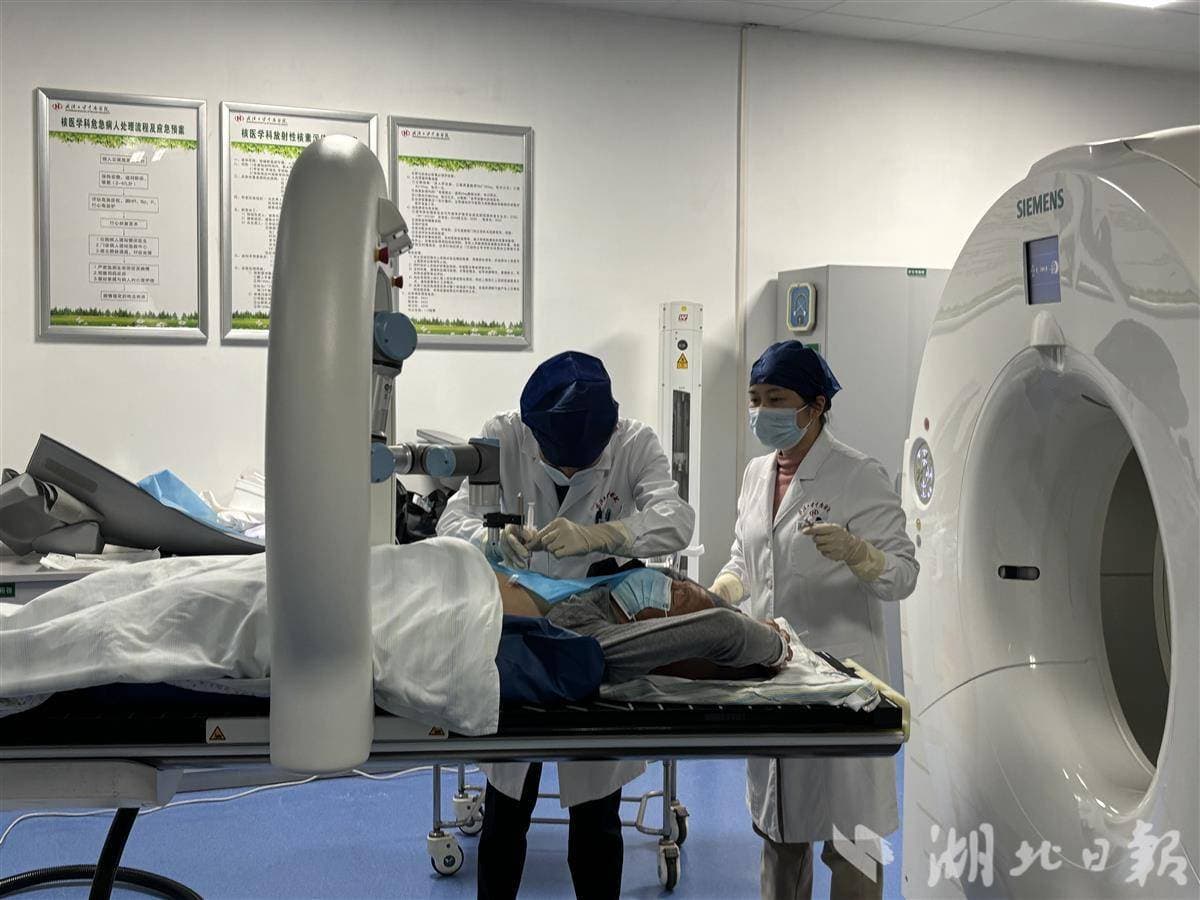 机器人辅助 十分钟完成肺穿刺治疗