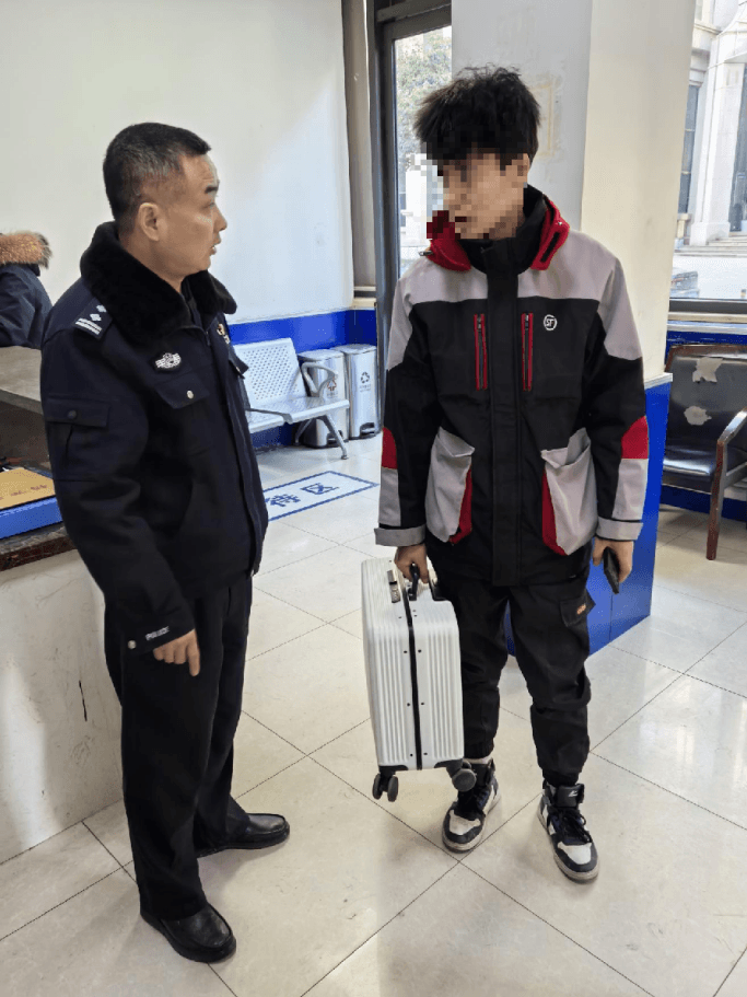 “绣花功夫”破解群众难题  “温度执法”传递公安温情