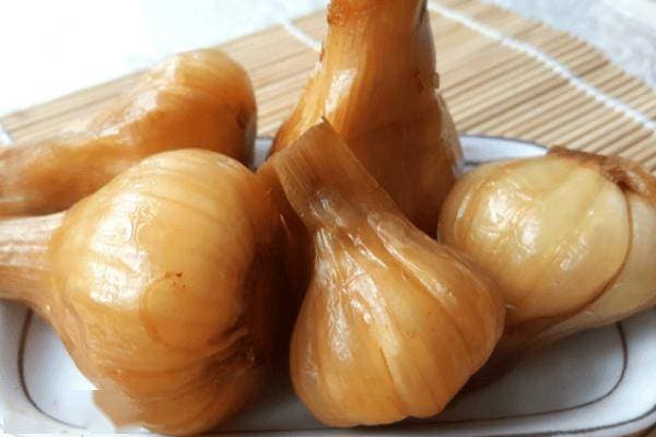 腌糖醋蒜，传统的家常腌制食品，酸甜可口而深受人们喜爱