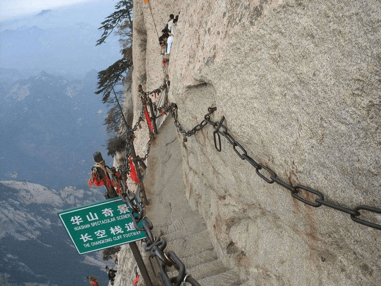 华山怎么爬？最全登山攻略，助你征服“奇险天下第一山”！