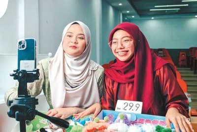 中国面向海外开展"中文+职业技能"教育 汉语作帆传文化 技能为翼育巧匠