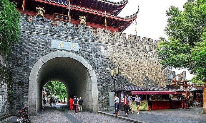 每座城市都有一座自己的鼓楼，杭州与宁波的鼓楼却截然不同