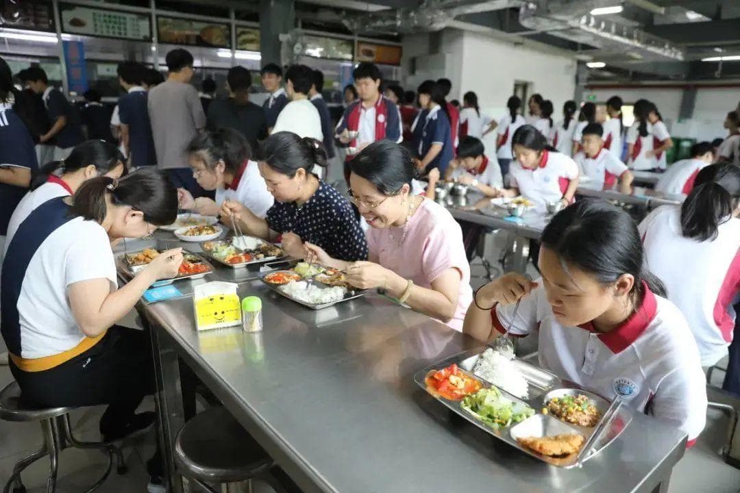 取不取消教职工食堂，师生都应“同菜同质同价”