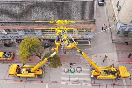 国网台州供电公司：集中带电安装开关 推进智慧电网建设