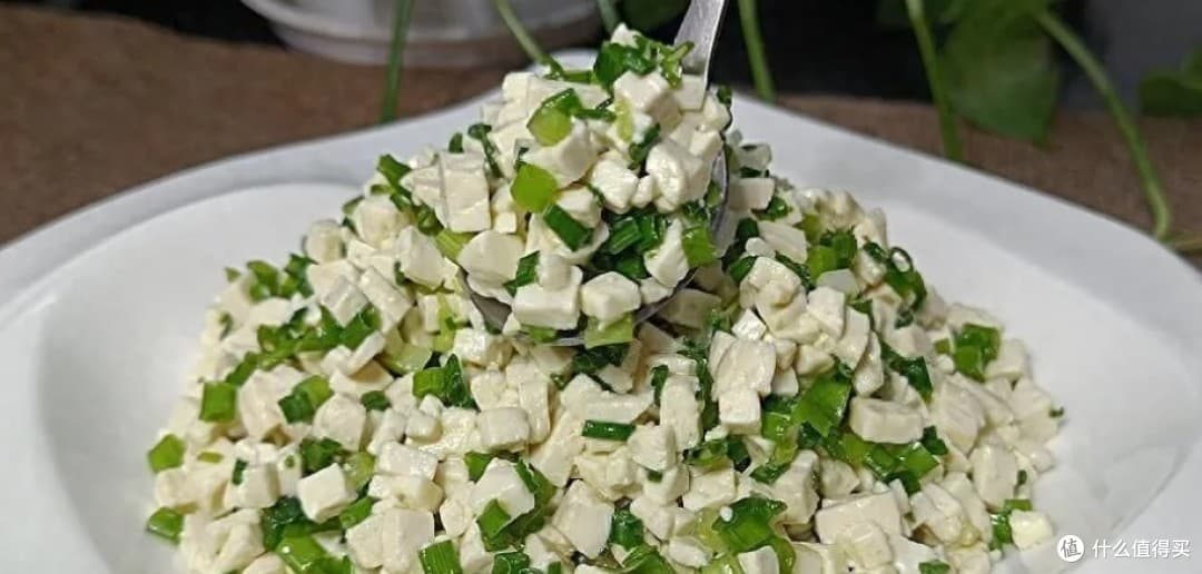 小葱拌豆腐：简单美味的家常菜
