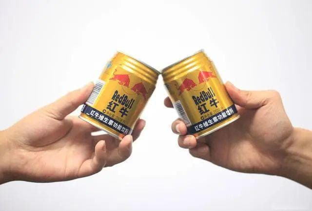 哺乳期可以喝红牛吗？哺乳期慎饮红牛，饮食均衡是关键