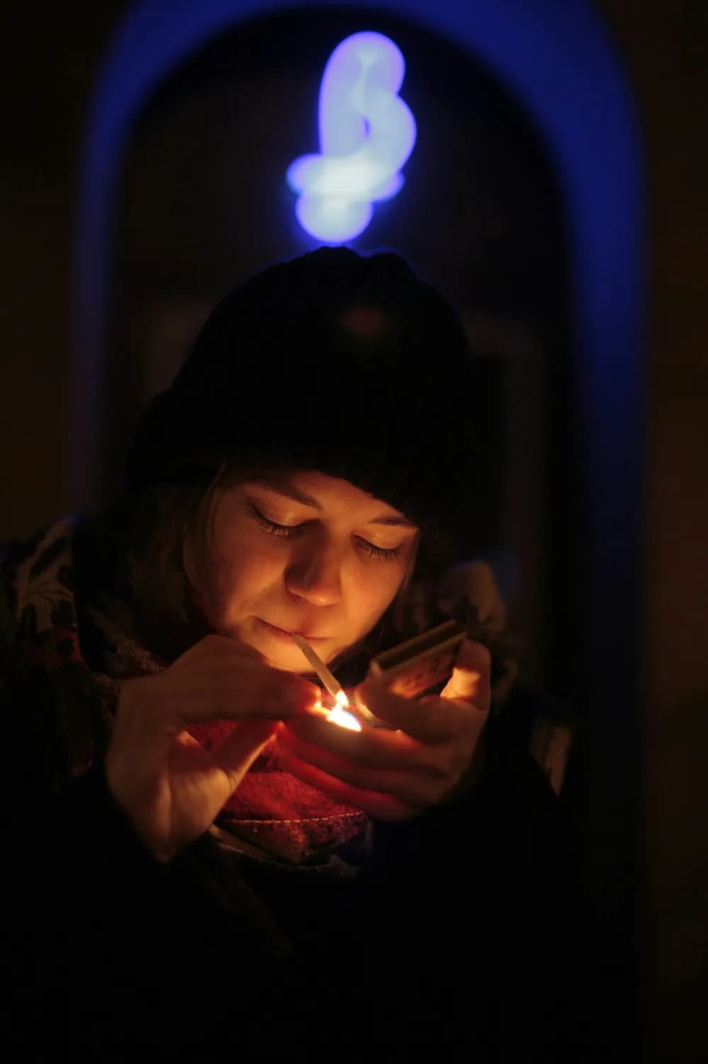 火柴点亮希望：卖火柴的小女孩与19世纪欧洲社会缩影