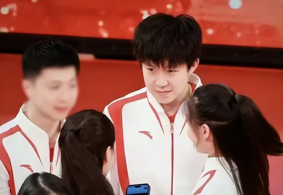 奥运健儿港澳行遭网暴风波：女运动员因与王楚钦互动被恶意攻击