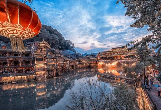 凤凰古城：湘西风情，尽在其中