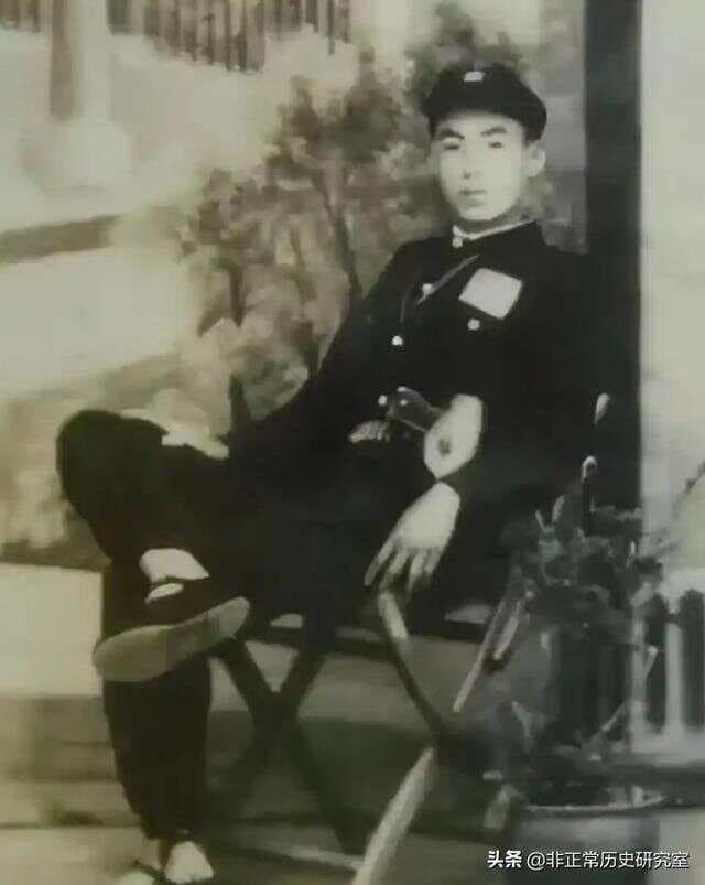 国民党当初拉壮丁有多残酷？壮丁铁链捆成串，病了扒了衣服直接埋