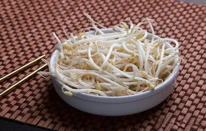 绿豆芽炒什么配菜好吃？这些做法好吃吗？