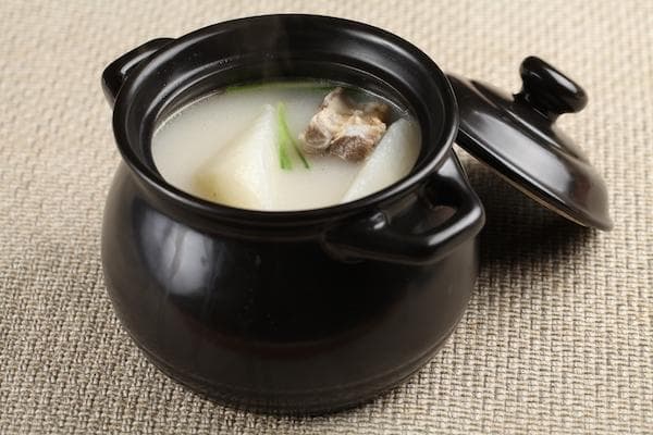 扁桃体炎喝什么汤好？5 款食疗汤缓解喉咙痛！