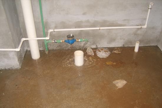 污水管闭水试验怎么做(污水管道和检查井的闭水试验怎么做)