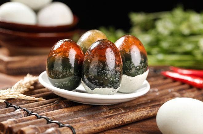 解密松花蛋：营养与风险并存的传统美食