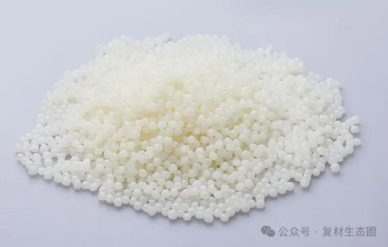 高性能热固性树脂预浸料复合材料的界面优化与成型工艺创新