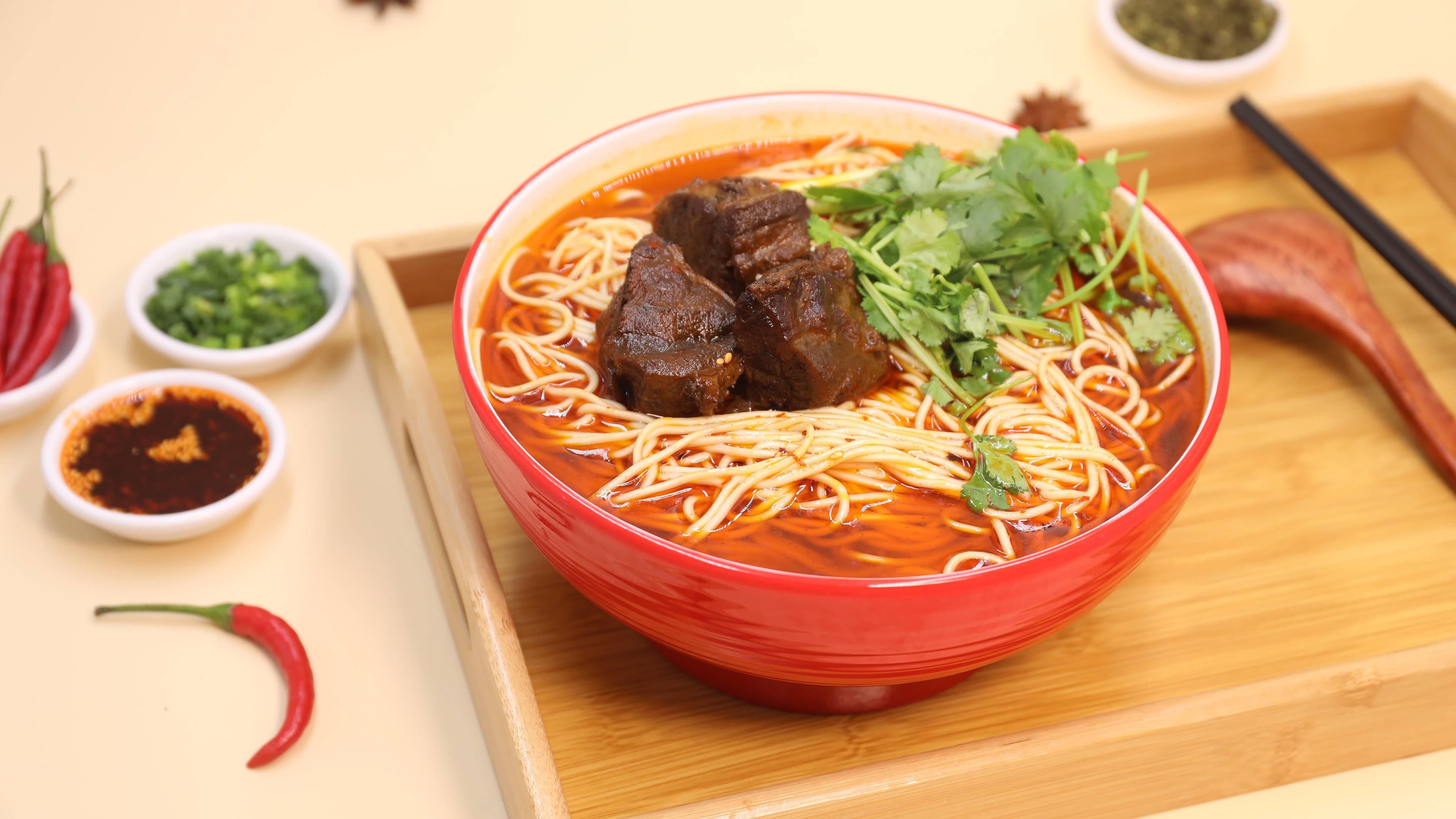 舌尖上的重庆：红烧牛肉面的独特魅力解析