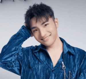 田一名：从音乐剧演员到网络红人的多才多艺艺人