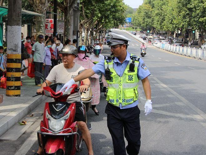 电动车上路新规定：除了牌照和驾照，明年起还需符合“4大标准”