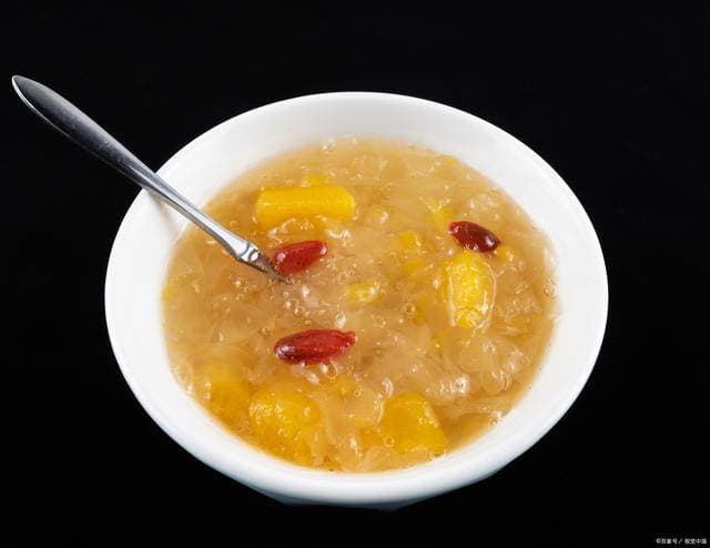 煮银耳时，只会剪碎可不行，这2步做好，20分钟出胶，黏稠好喝