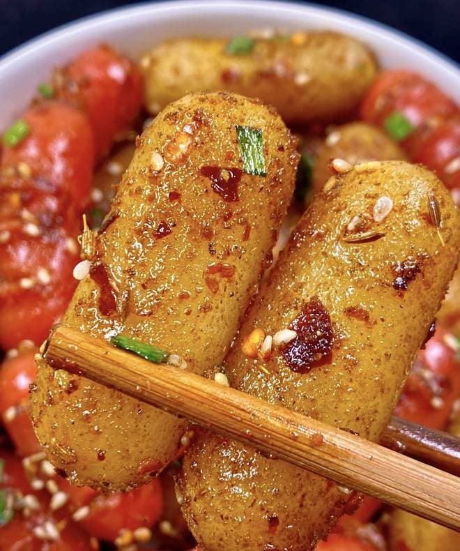 创意料理新宠——孜然年糕香肠，让传统与现代在舌尖碰撞出火花